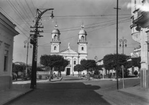 Kirche : São Paulo. Blick zur Kirche Cathedral of Our Lady in Amparo