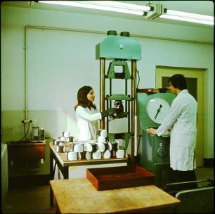 Werkstoffprüfer