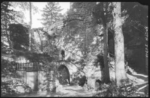 Oybin. Eingang zum Kreuzgang