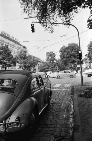 Installation einer neuen Ampelanlage an der Ecke Reinhold-Frank/Kriegsstraße.
