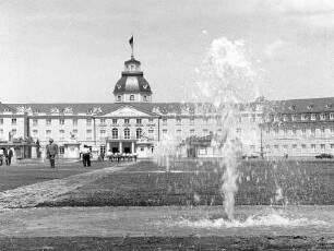 Neueröffnung des Badischen Landesmuseums im wiederaufgebauten Schloß.