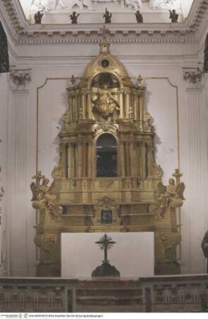 Hochaltar mit der Himmelfahrt Mariens