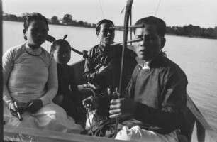Gruppe beim Musizieren (Deutsche Ostasien-Expedition 1937/1939)