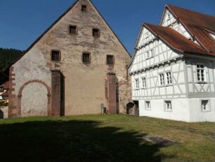 Hirsau-Kloster St Aurelius-Ansicht vom Osten-ehemalige Romanische Basilika-1584 profaniert (Ostteil mit Chorabgebrochen) und zum Speichergebäude umgebaut-Arkadenbögen der Seitenschiffe erkennbar