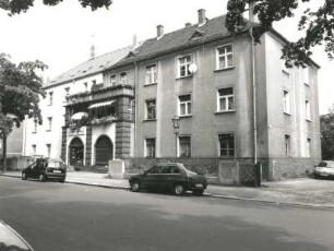 Dresden-Trachau, Kronenstraße 36/34. Doppelwohnhaus einer Wohnanlage. Straßenansicht