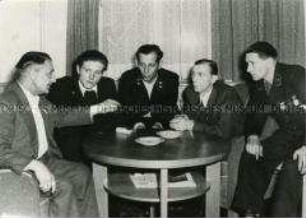 Franz Franik und Otto Trinks im Gespräch mit Mansfeld-Kumpeln