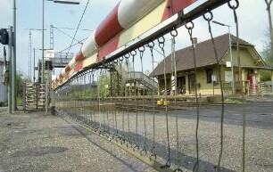 Ensingen Haltepunkt Bahnschranke Bahnsteigüberführung