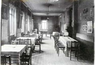 Gaststätte. Blick in einen Gastraum mit Billardtisch