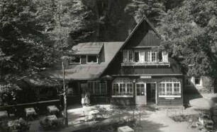 Staadt Wehlen/Lohmen-Uttewalde. Gaststätte "Waldidylle". Ansicht vom Biergarten