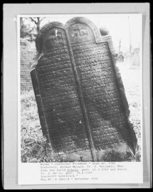 Grabstein von Esther Meiala, Tochter des Benjamin, Ehefrau des David Schatz (gestorben 1747.03.16) und David, Sohn des Me'ir (gestorben 1746.04.18)