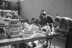 Pfennig-Basar des Internationalen Frauenclubs in der Nancyhalle.