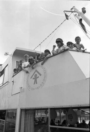 Deutscher Kinderschutzbund. Rheinfahrt für Kinder auf dem Fahrgastschiff "Karlsruhe