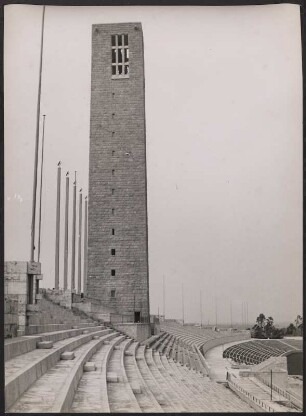 Glockenturm am Maifeld des Berliner Olympiageländes