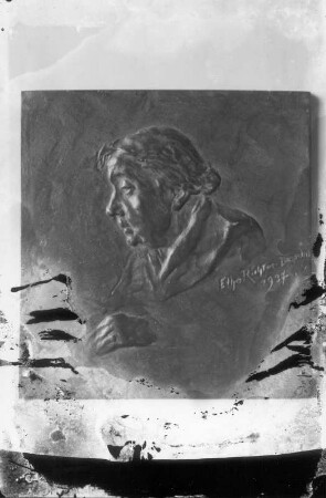 Meine Mutter (Mutter beim Schachspiel). Bronze (1937; E. Richter). Dresden-Südvorstadt, Eisenstuckstraße, Atelier der Künstlerin