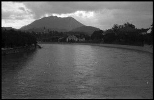 Villach: Drau mit Blick zur Villacher Alpe