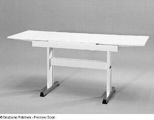 Eßtisch (Modell T 146/7)