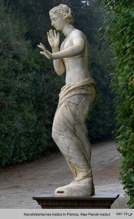 Aphrodite (oder Modestia?) (römische Kopie einer griechischen Statue)