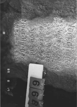 Grabstein 66 (Index: 100108899) Material: Granit Zustand: gut Maße HxBxT: 152x57x21 cm Beschreibung: Stele (Findling) Besonderheit: Doppelgrab für Eheleute: Grabstein 66B