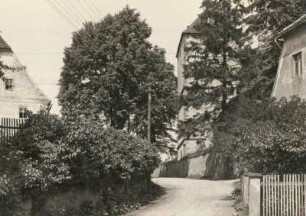 Zschaitz, Dorfkirche und Pfarrhaus von Süden