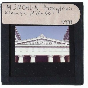 München, Propyläen : Giebelfries