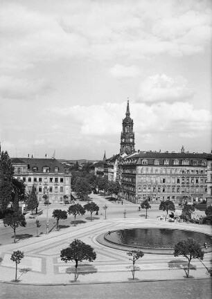 Dresden-Neustadt. Palaisplatz. Blick über die Königstraße zum Turm der Dreikönigskirche