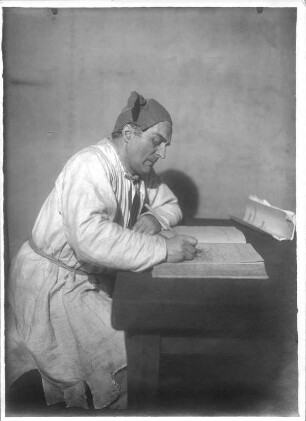 Friedrich Lindner im Drama "Der arme Konrad" von Friedrich Wolf. Staatsschauspiel Dresden, Dresdner Erstaufführung 26.4.1924. Fotografie (Negativabzug auf Papier) von Ursula Richter