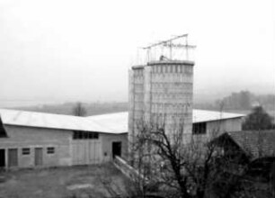 Mayer Mauerham überdachter Laufstall mit Silos System Weih. Mit mech. Fütterungsanlage