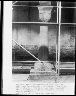 Säule mit Würfelkapitell