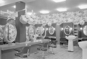 Wiedereröffnung des erweiterten und renovierten Damen- und Herrensalons Egon Brädle in der Rheinstraße 5 - 7