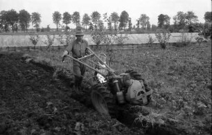 Nierswalde: Siedlung C; Motorpflug von oben