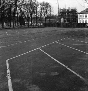 Parkplatz in der verlängerten Waldhornstraße.
