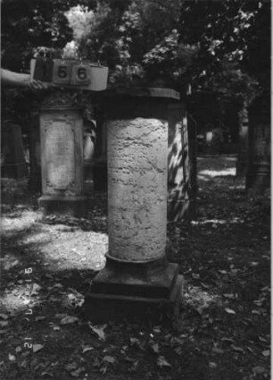 Grabstein 156 [Hahn S. 34 Grab-Nr. 1496]
