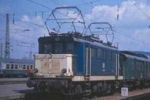 Heilbronn Hbf. Lok 144 010 Ganzstahl-Gepäckwagen Bauart 28