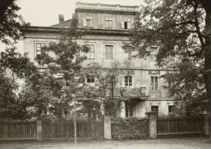 Dresden, Neustadt, Wohnhaus am Oberen Kreuzweg, Nähe Glacisplatz, Straßenansicht