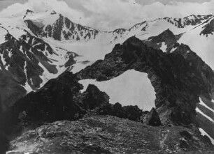Berggipfel : Blick auf die Mairspitze (ca. 2775m) umgebende Berggipfel