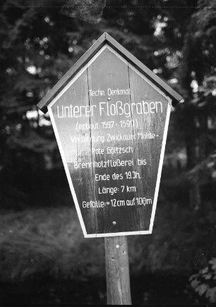 Grünbach-Muldenberg. Unterer Floßgraben (Verbindung Zwickauer Mulde - Rote Göltzsch). Länge 7 km, Gefälle ca. 12 cm auf 100 m. 1597/1599 erbaut. Hinweistafel am Ufer