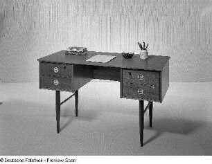 Schreibtisch (Modell 1568)
