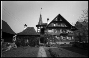 Hard: Haus mit Turm