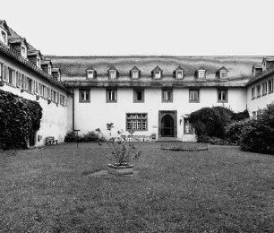 Ehemaliges Augustinerinnenkloster und Propstei; Höchst, Kirchberg 2, Kirchberg 3