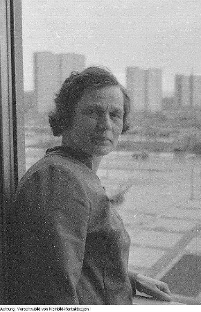 Verschiedene Veranstaltungen des Demokratischen Frauenbundes Deutschlands (DFD), Verleihung der Goldenen Nadel an Naumann, Salatzubereitungskurse, u.a., November 1964 & Bezirksdelegierten-Konferenz des Demokratischen Frauenbundes Deutschlands (DFD), April 1969