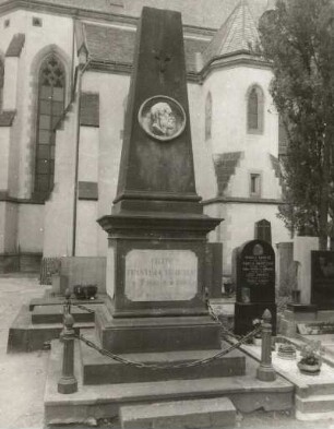 Grabmal für František August Brauner : Grabmal für František August Brauner. Sandstein, Marmor (ab 1880; J. Mauder). Prag-Vyšehrad, Friedhof Vyšehrad