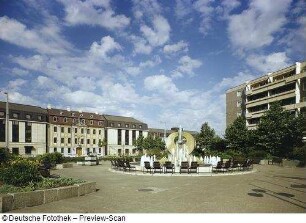 Wasserspiel : Westlicher Teil mit Zierbrunnen. Blick gegen Hotel Bellevue