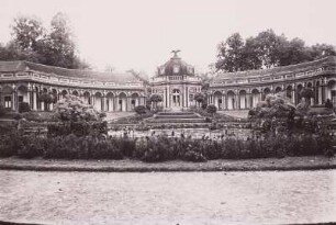Bayreuth, Eermitage : Bayreuth. Eremitage. Blick über das Bassin des Parterres nach Süden zum Neuen Schloss