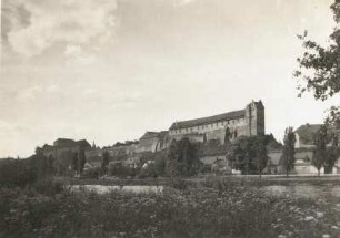 Wettin. Burg. Blick über die Saale