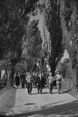Gedenkfeier zu Ehren von Jakub Bart-Ćišinski in Panschwitz-Kuckau. : Wopomnjenska swjatočnosć k česći Jakuba Barta-Ćišinskeho w Pančicach-Kukowje.