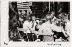 Schulspeisung in der Pankower Carl-von-Ossietzky-Schule