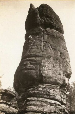 Sächsische Schweiz, Affensteine. Hauptdrilling. Seilschaft Paul Schöne bei der Erstbegehung über den Alten Weg (VIIc [IXa])