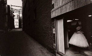 Schaufenster eines Modegeschäfts in einer Gasse von Butte, Montana