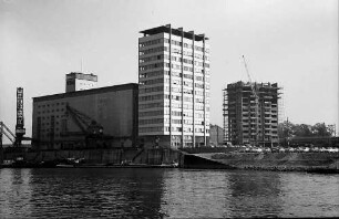 Mannheim: Hochhaus im Hafen