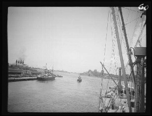 Singapur: Hafeneinfahrt und Hafen (Blick vomn Schiff aus)